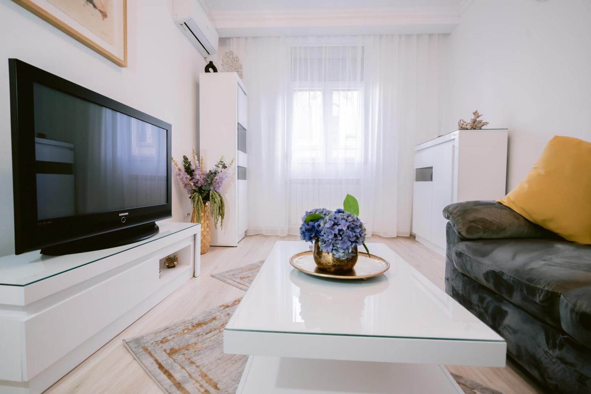 Historic Bucharest Hideway Apartman Kültér fotó